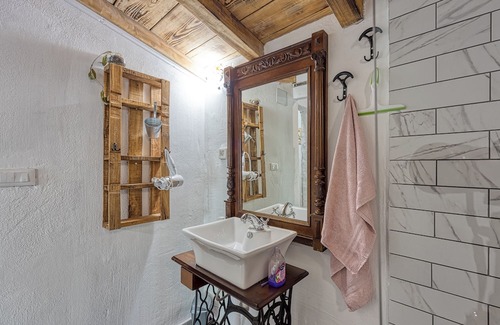 Heki Villa | Rustic Home Izabel - Two Bedroom Villa, Sleeps 4
