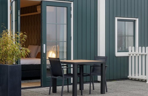 Volendam Apartment | Nice Hotel Room Only 1 km From Volendam Centre