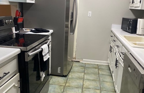 Raleigh House | Cozy 3-bedroom house in Memphis with WiFi
