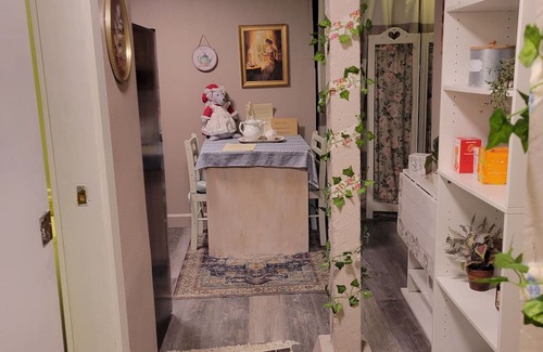 West Central Apartment | Scones & tea in basement apartment 5 minutes to downtown