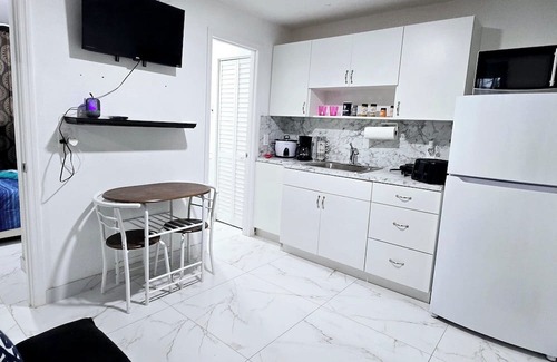 Hialeah Apartment | Cozy 1-bedroom apartment with AC and WiFi in charming Hialeah