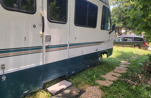 Knoxville House | RV with AC, kitchen and shower in Knoxville