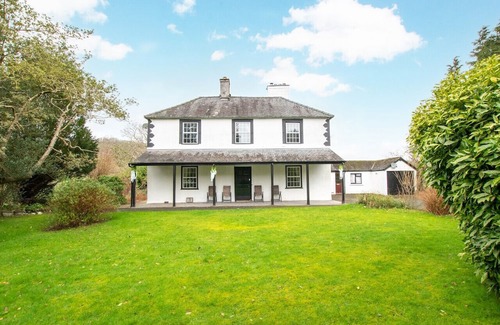 Machynlleth House | Aberhiriaeth Hall - Five Bedroom House, Sleeps 12