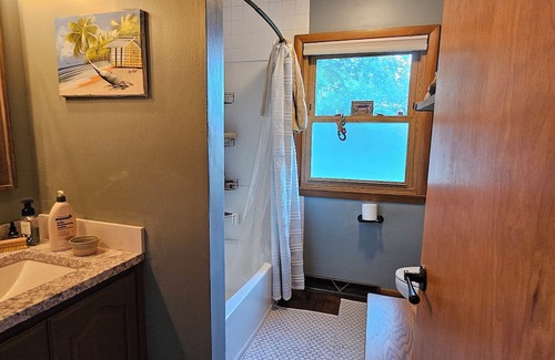 Mukwonago House | Charming 2-bedroom house in tranquil Mukwonago . 25 min to downtown Milwaukee.