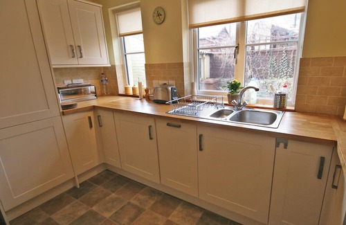 Warkworth Cottage | Tucked within a peaceful courtyard of four yet only a few yards from the River Coquet in Warkworth.