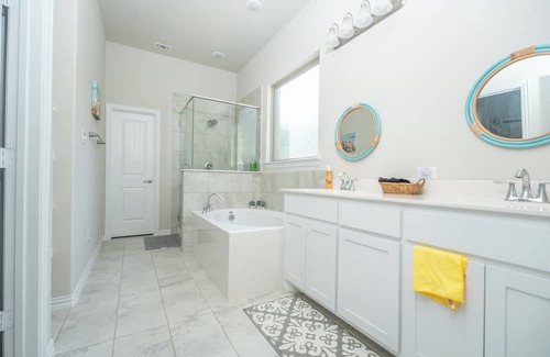 Southwest Arlington House | Master Bedroom for rent