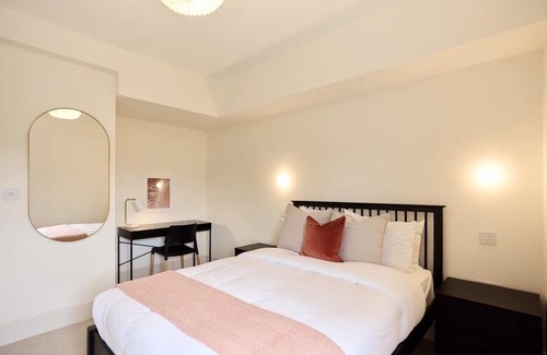 St. Dunstan's Apartment | The East London Mile Secret - Charming 1bdr Flat