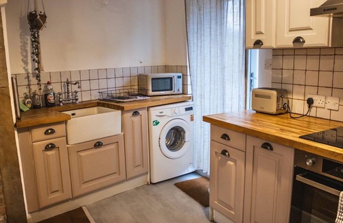 Mirfield Cottage | Spa Garden Cottage - Hopton Hall