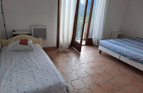 Castellar House | Location Vacance Entre Montagne et mer