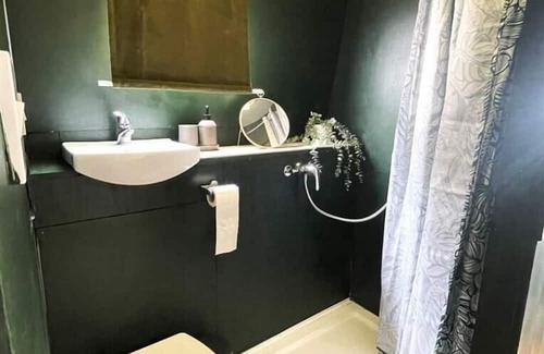 Little Venice Boat Rental | Executive houseboat in Little Venice