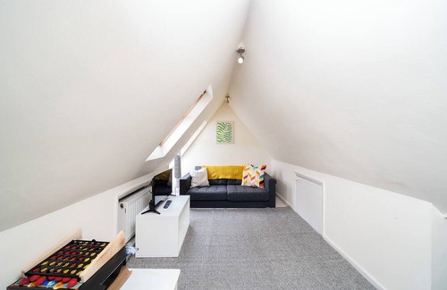 Southgate House | Charming 2BR Floor in House on Avenue Road