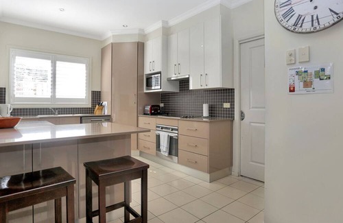 Hawks Nest House | Bennett’s Beach Townhouse