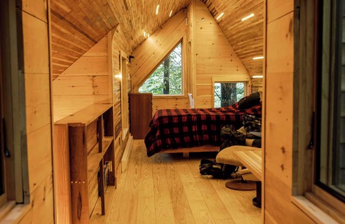 Hancock Apartment | The Massive and Magical Treehouse @ Vermont ReTREEt