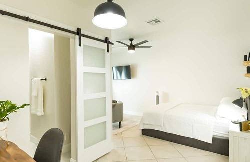 Hollywood Apartment | Super conformable, spacious, clean and great location. 6 min away from Hardrock.
