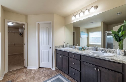 Dacula House | Luxurious 4-Bedroom Retreat with 5-Star Amenities