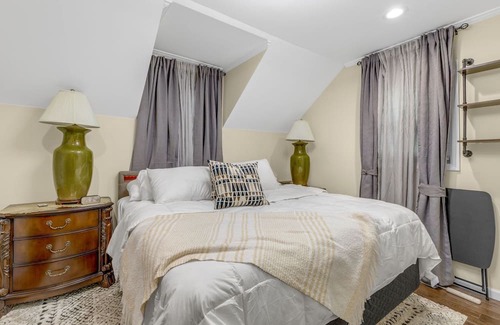 Drayton House | 3 bedroom 2:5 bath whole house and backyard Spartanburg, SC close to downtown
