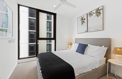 Newstead Apartment | Cityscape 2-Bed with Pool, Gym & Secure Parking