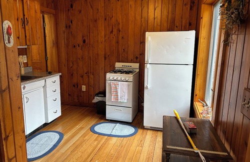 Ashville Cabin | Cozy Cabin close to Lake!