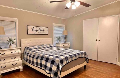 Semora House | Hyco Lake Retreat - Near VIR / Caesar's Casino / Raleigh-Durham-UNC