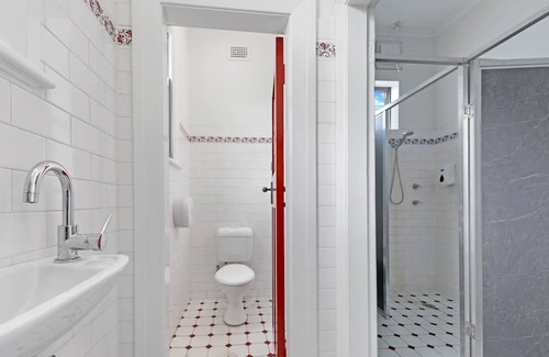 Leichhardt Apartment | MetaWise Sydney inner City Twin Bed Share Room