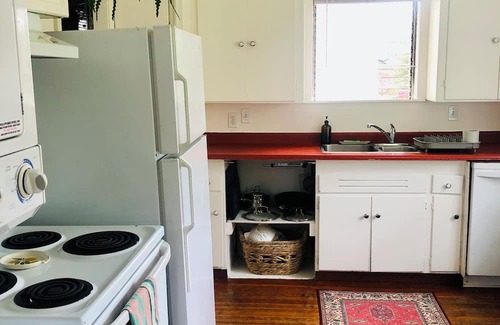 West Point Grey House | Charming Home in Kitsilano FREE Parking+Laundry