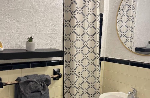 Holly Hill House | Beautifully staged this bungalow style short term rental is perfect for you