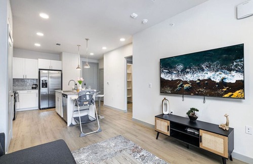 Lewisville Apartment | Elegant Lakeside 1BD: Pool, Gym & Cozy Workspace