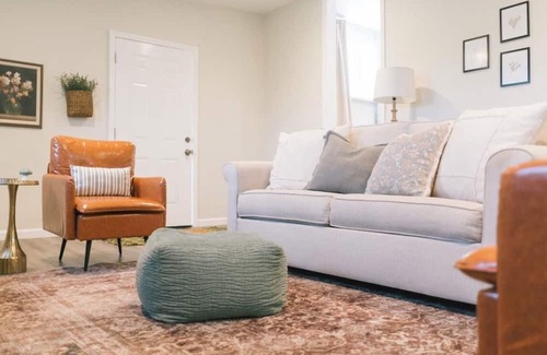 Knoxville Cottage | Cozy Cottage in Knoxville, close to Sevierville!