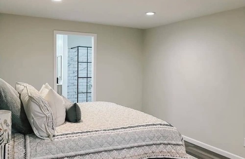 Knoxville Cottage | Cozy Cottage in Knoxville, close to Sevierville!