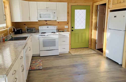Newcastle House | Stafford Circle Cottage- Enjoy peaceful views of Damariscotta Lake