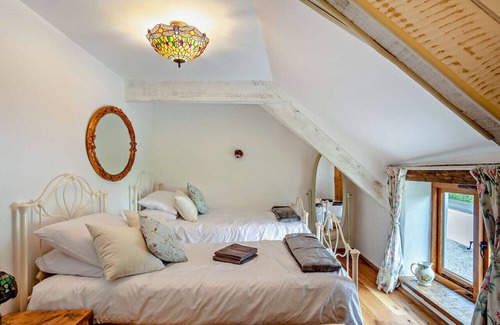 Exbourne House | Town Living Farm - Hayloft