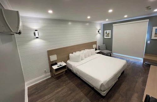 Grand Bend Apartment | Coastal Suites (Room 2) , Grand Bend