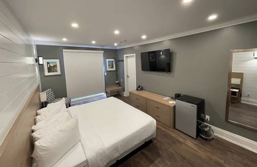 Grand Bend Apartment | Coastal Suites (Room 2) , Grand Bend