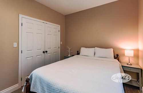 Huntsville Cottage | Great 5 bed 4 bath cottage on Fairy Lake - SW Exposure! Sauna!