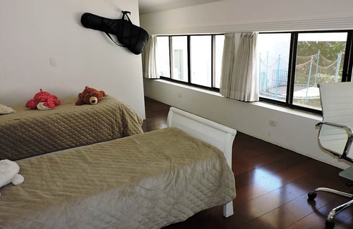 Carapicuiba House | Deslumbrante Casa Cinematográfica