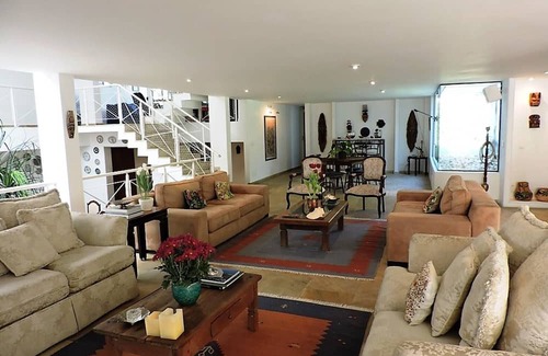 Carapicuiba House | Deslumbrante Casa Cinematográfica