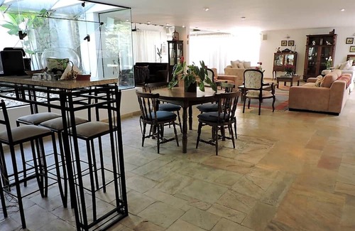 Carapicuiba House | Deslumbrante Casa Cinematográfica