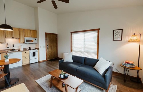 Kalispell Apartment | Downtown King Suite w Washer Dryer