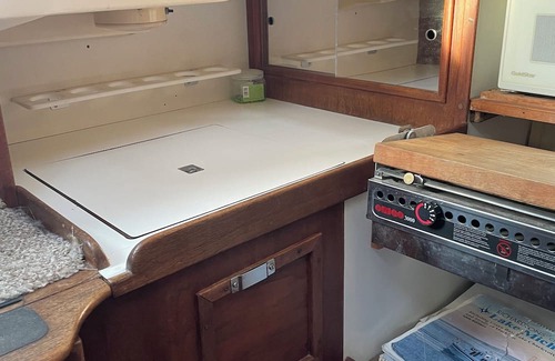 Holland Boat Rental | Enjoy a sailors stay in Holland Michigan at Macatawa Bay.