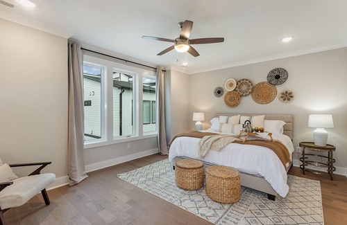Whitebridge House | Dolly's Hideaway - Rooftop Deck - Mins to Broadway