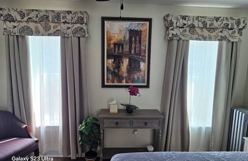 Reading House | Two blocks away from Santana Arena in the heart of the city of Reading