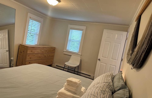 North Kingstown Cottage | Charming Cottage near Wickford Village and Popular RI Beaches!