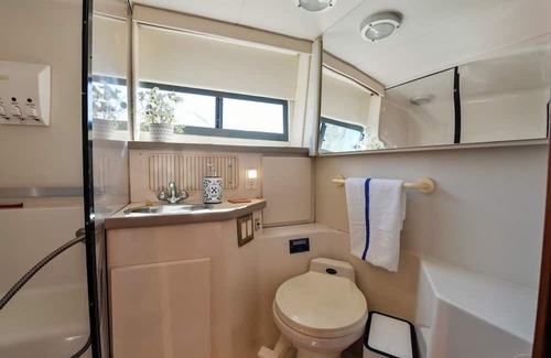 Manteo Boat Rental | Slipped Inn -Yacht/Pool/Gym/ Bar/Prime Location