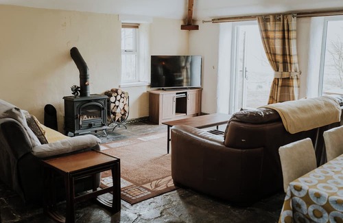 Haltwhistle Cottage | Remote stone built cottage with stove, stunning scenery and dogs welcome