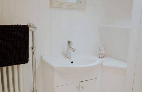 Haltwhistle Cottage | Remote stone built cottage with stove, stunning scenery and dogs welcome
