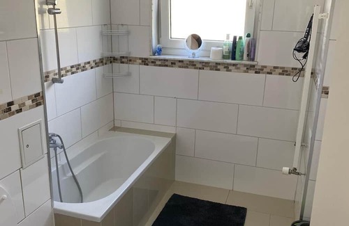 Niederursel Condo | Moderne und Komfortable Zimmer - Neue Möbel und Orthopedischen Bett.