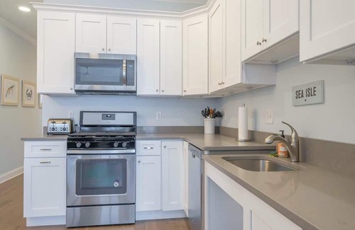Townsend's Inlet Condo | Townsend Inlet condo with ocean and bay view! Handicap accessible!