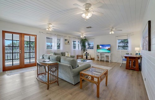 The Dunes House | Island Breeze Bungalow at The Dunes