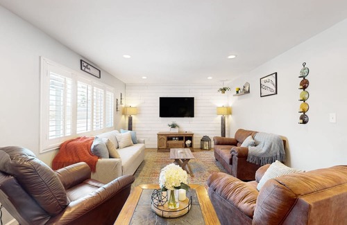 Scottsdale Country Acres House | Luxurious house with spacious outdoor patio, pool & hot tub