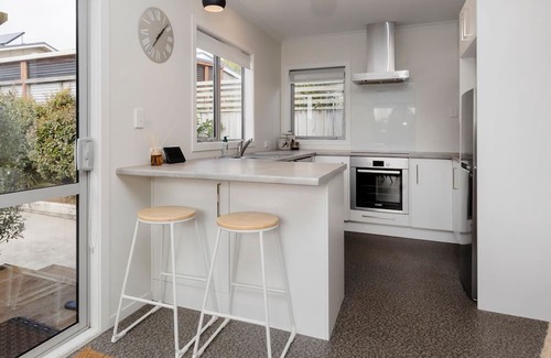 New Plymouth House | Cosy Hideaway On Pioneer